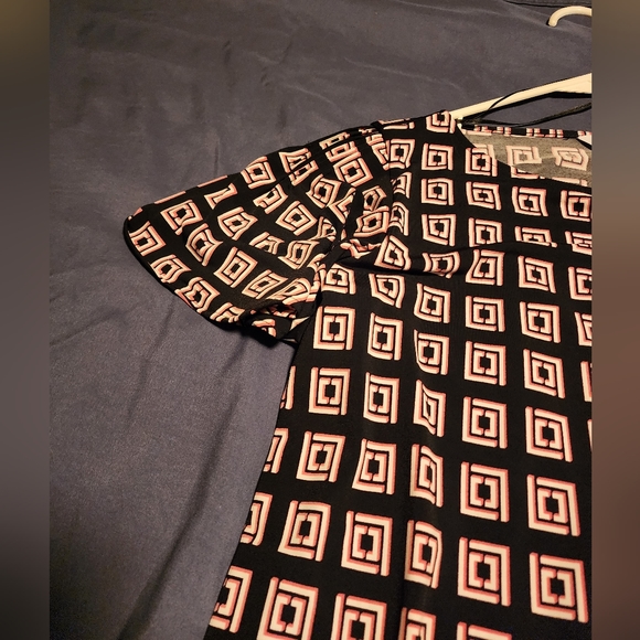 Liz Claiborne navy blouse with pink and white design. - Picture 2 of 3